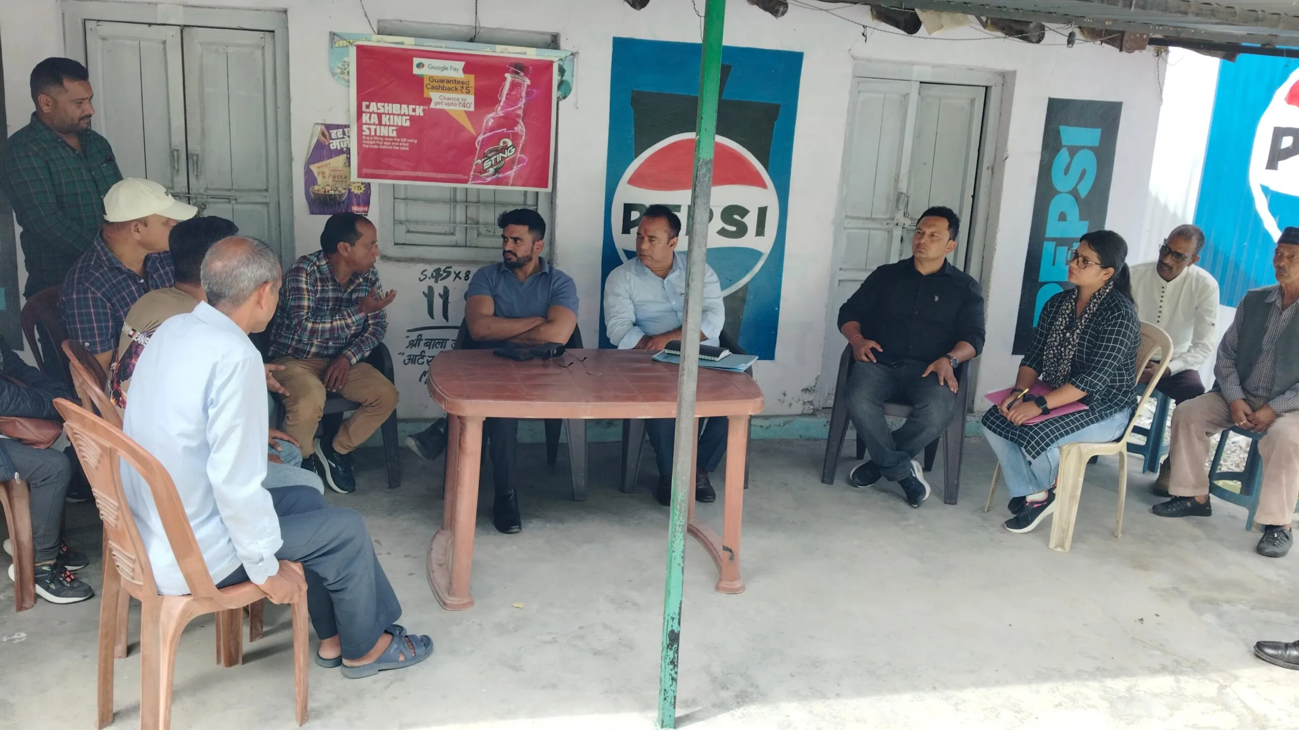 दोपहर धरना प्रदर्शन करने बाद एसडीएम के आश्वासन पर माने ग्रामीण