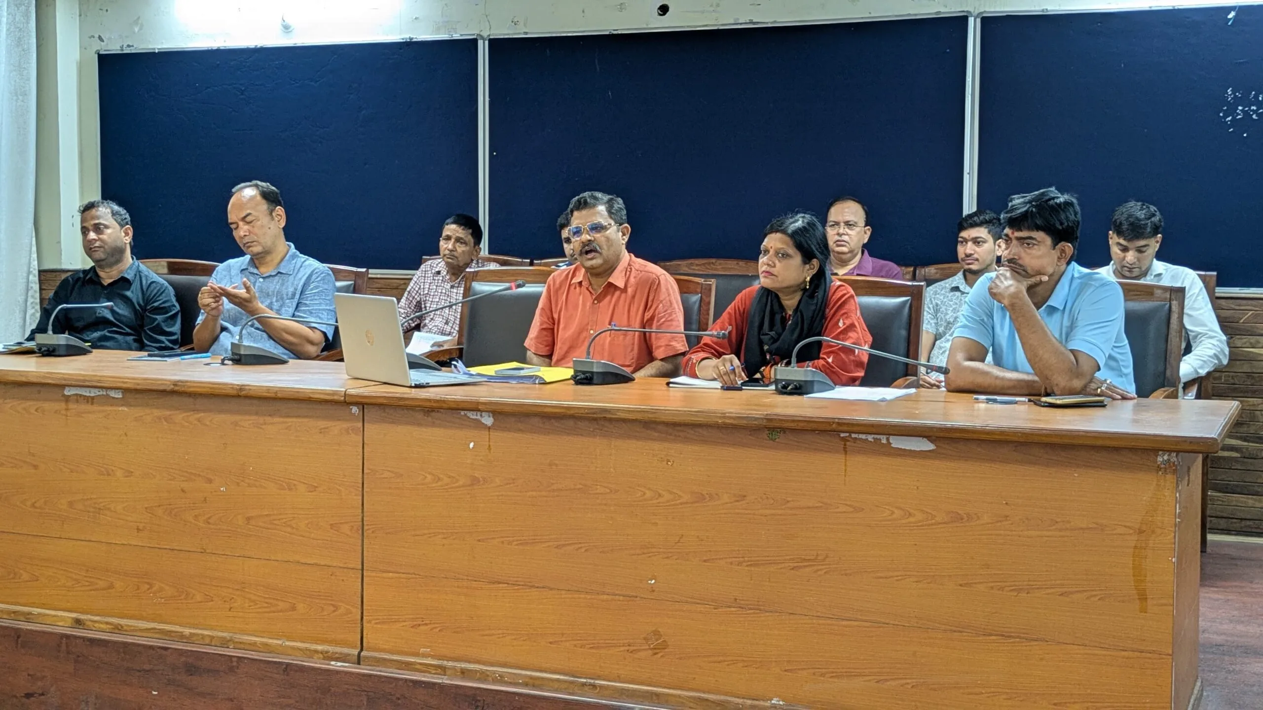 नगर निगम सभागार में ADM ने ली समीक्षा बैठक, मॉनसून से पहले प्रशासन अलर्ट मोड में