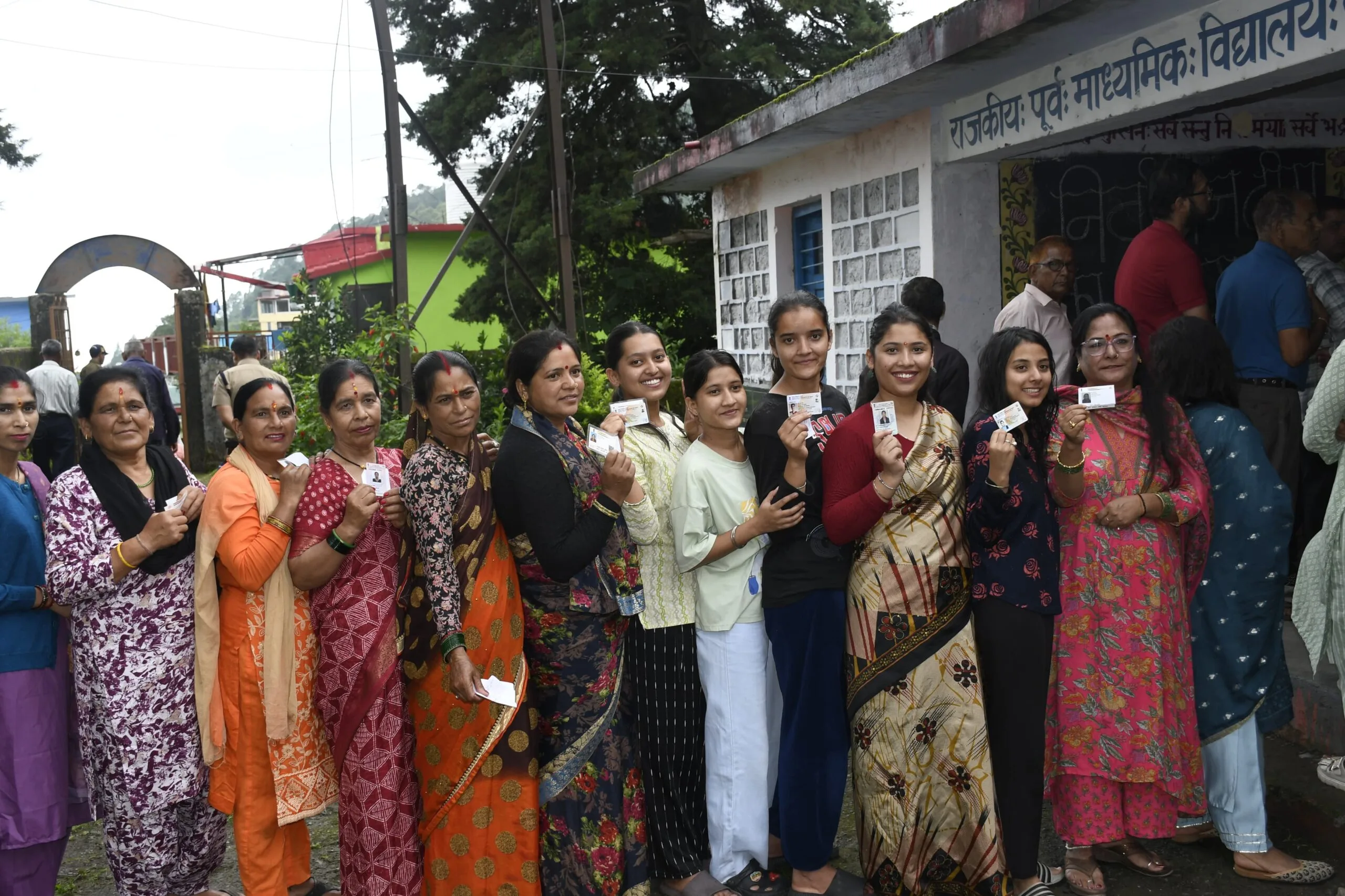 नैनीताल जिले में पंचायत चुनाव के दूसरे चरण का मतदान शांतिपूर्ण शुरू, मतदाताओं में दिखा उत्साह