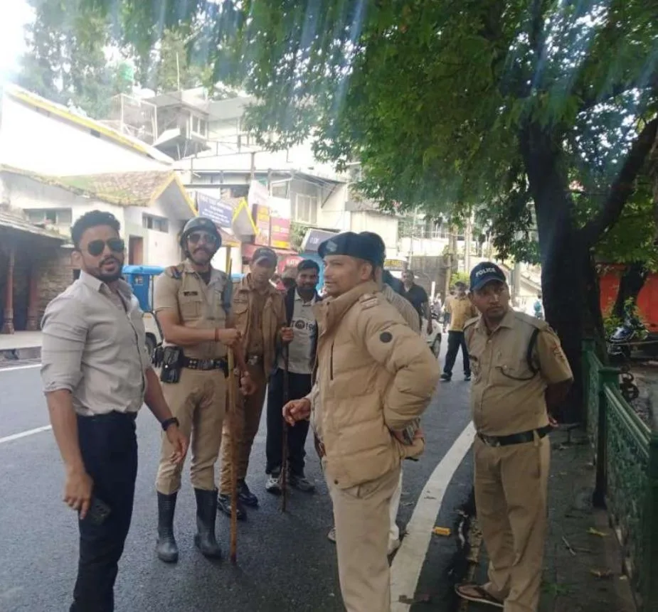 नैनीताल में टैक्सी-बाइक पर चला प्रशासन का डंडा, 25 वाहनों के कटे चालान