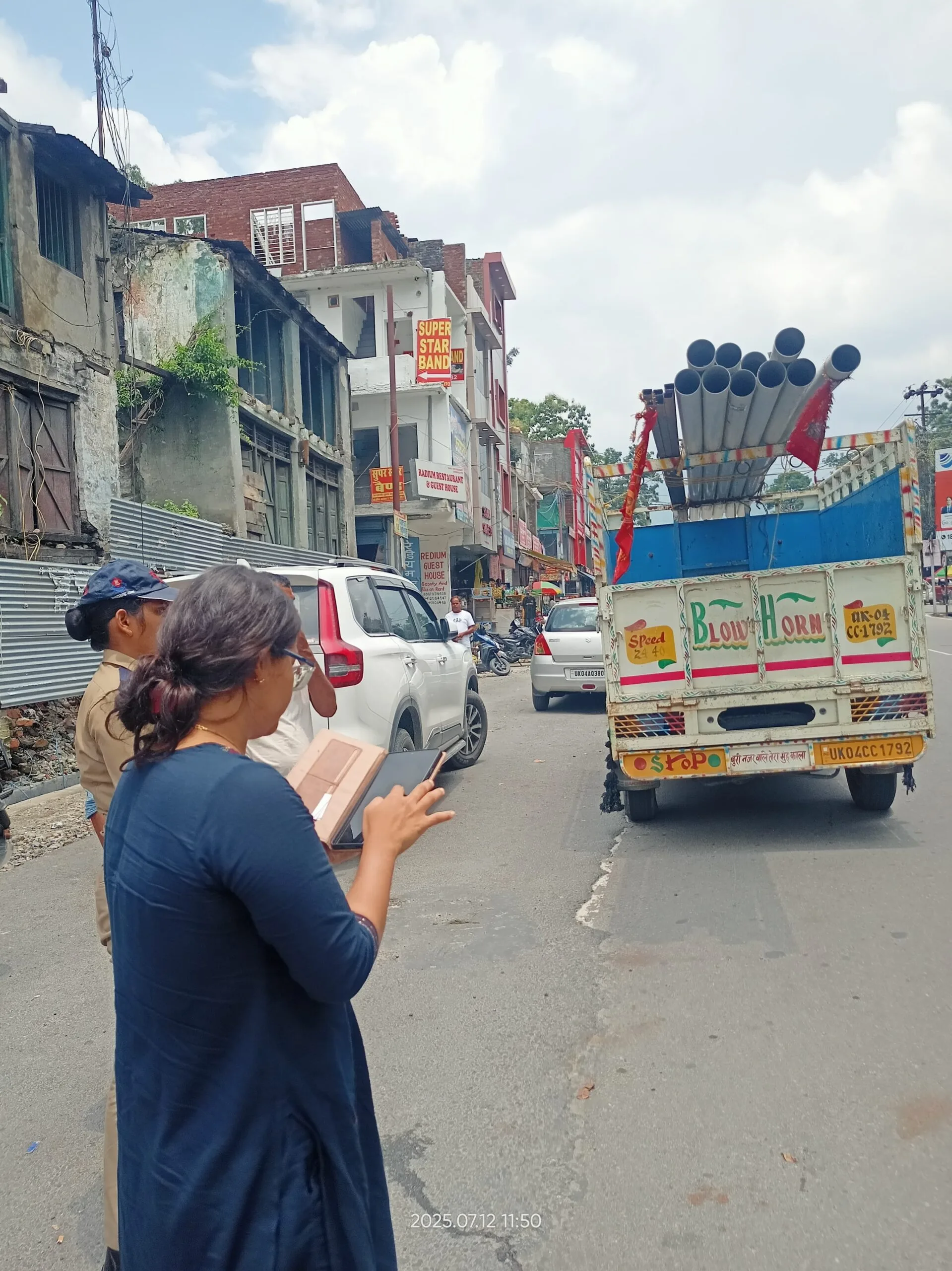 परिवहन विभाग की कार्रवाई में 78 वाहनों के चालान, दो ई-रिक्शा सीज