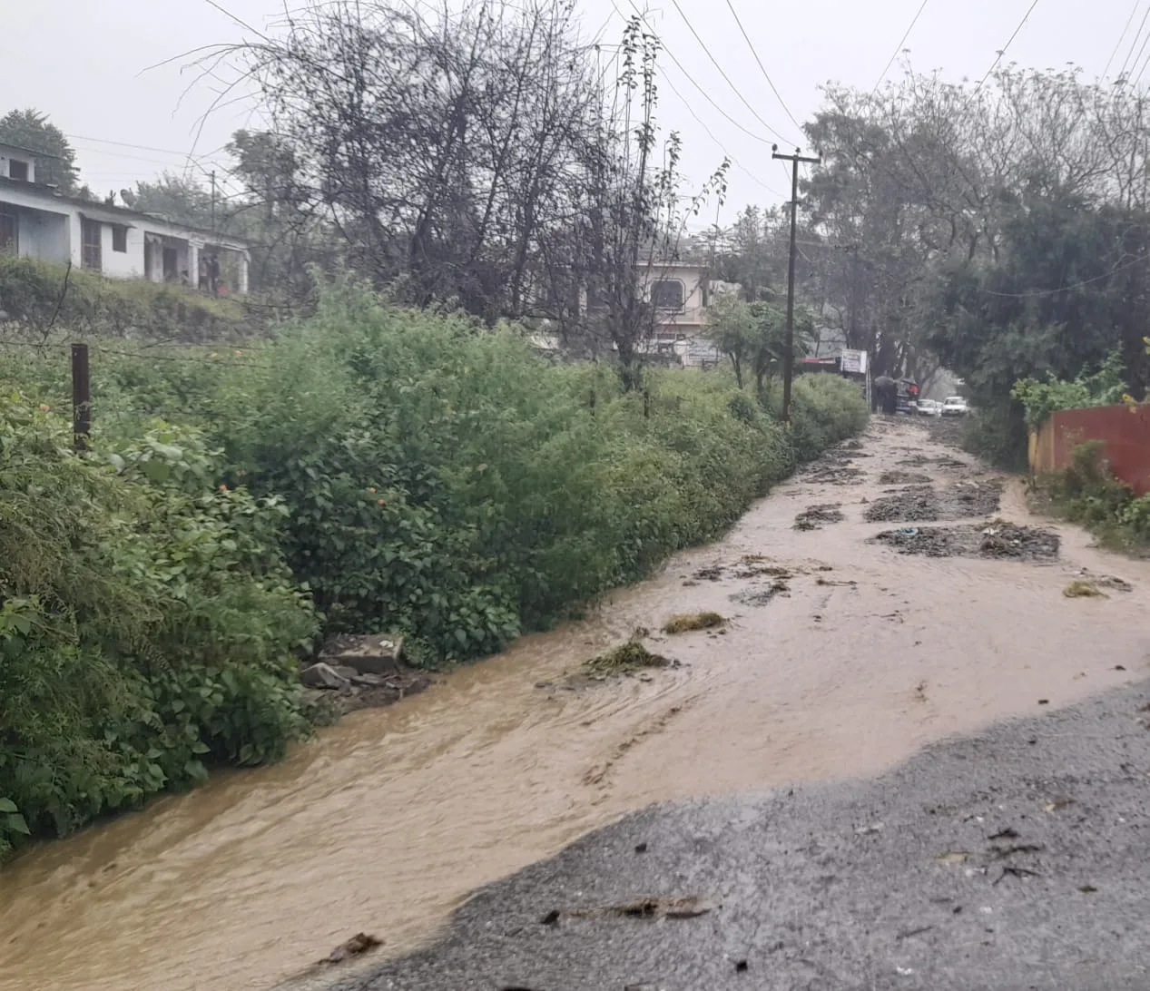 भीमताल-नौकुचियाताल में जलभराव और मलबे की समस्या गहराई