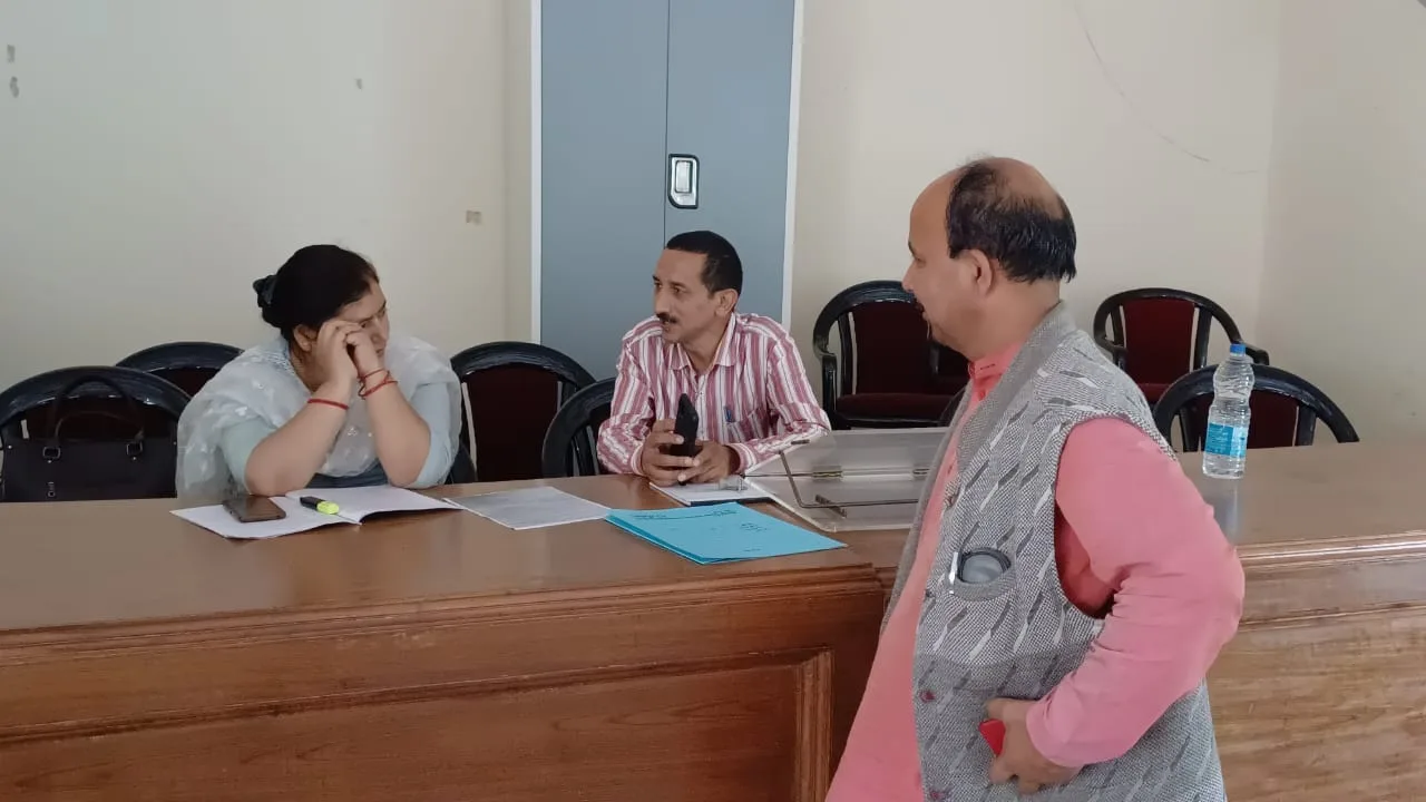 भीमताल में दावेदारों ने खरीदे नामांकन पत्र