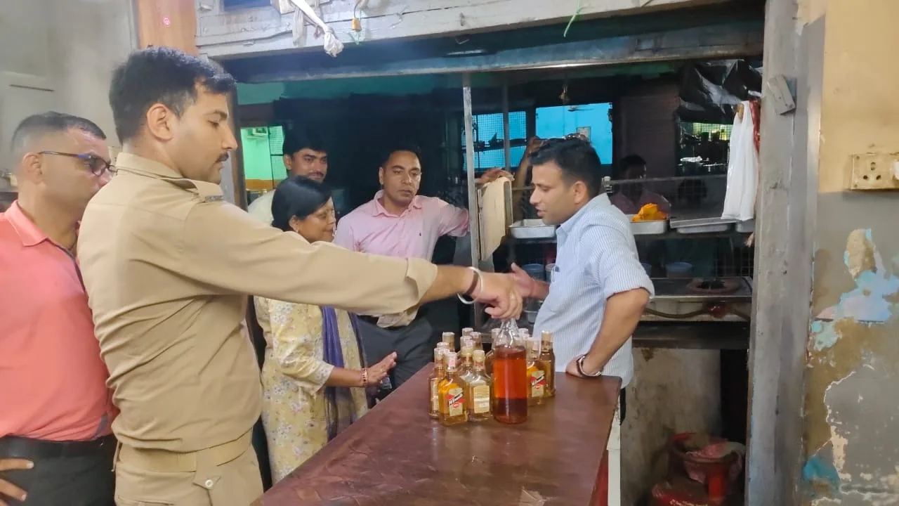 हल्द्वानी में अवैध शराब परोसने वालों पर कार्रवाई