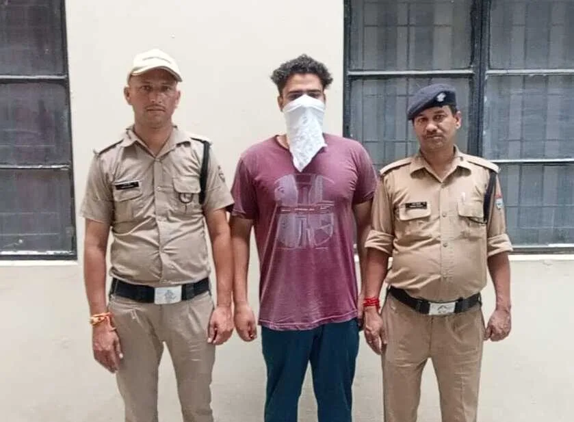 अपनी पहचान और धर्म छिपाकर लड़कियों को प्रेम जाल में फंसाने का आरोपी गिरफ्तार