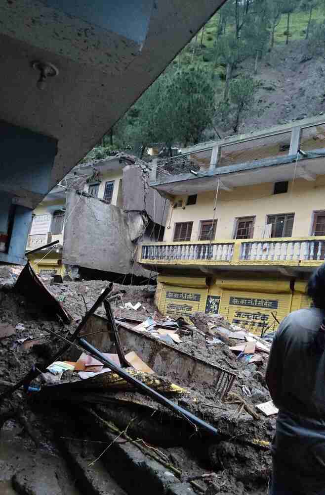 थराली में आधी रात को बादल फटने से भारी तबाही