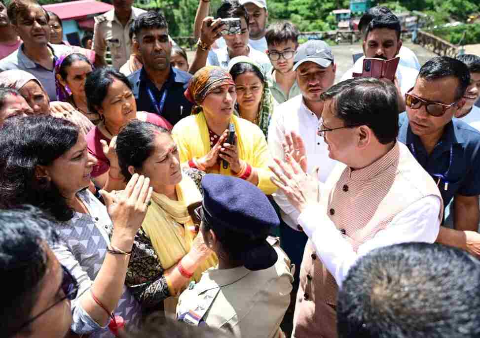 थराली में आपदा प्रभावित क्षेत्रों में पहुंचे मुख्यमंत्री धामी, राहत शिविरों में प्रभावितों का हालचाल जाना