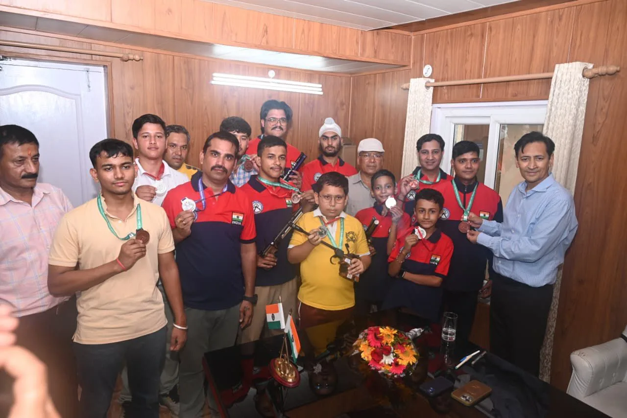 आयुक्त के जनता मिलन में जिप्सी चालकों को बड़ी राहत, नागरिक समस्याओं का निस्तारण