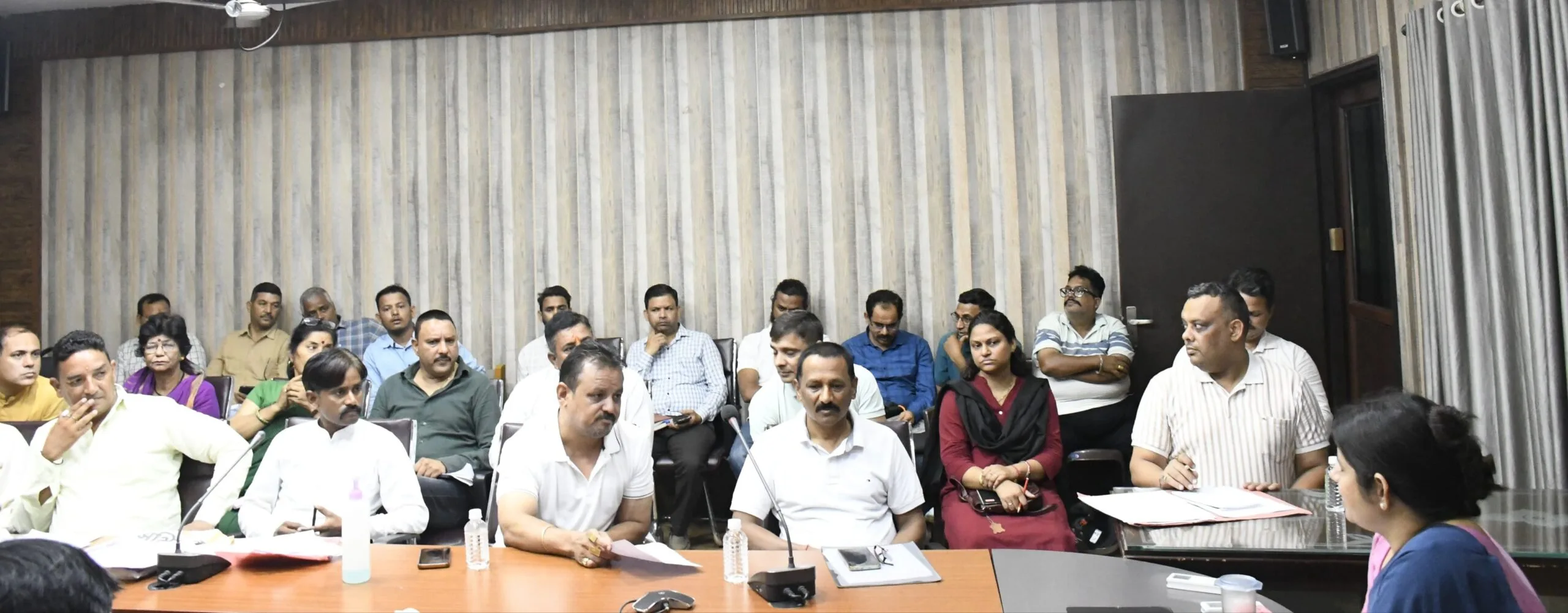 जिलाधिकारी ने हल्द्वानी नगर निगम के वार्ड 41 से 60 तक के पार्षदों संग की बैठक