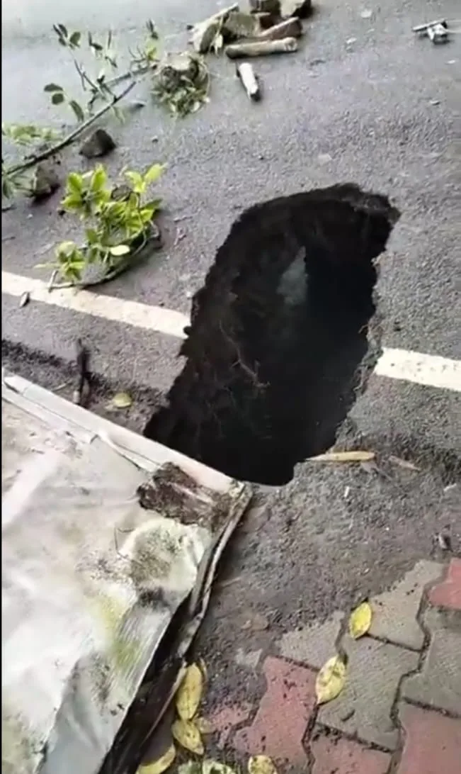 नौकुचियाताल सड़क धंसने से यातायात को खतरा, विभाग की लापरवाही पर सवाल