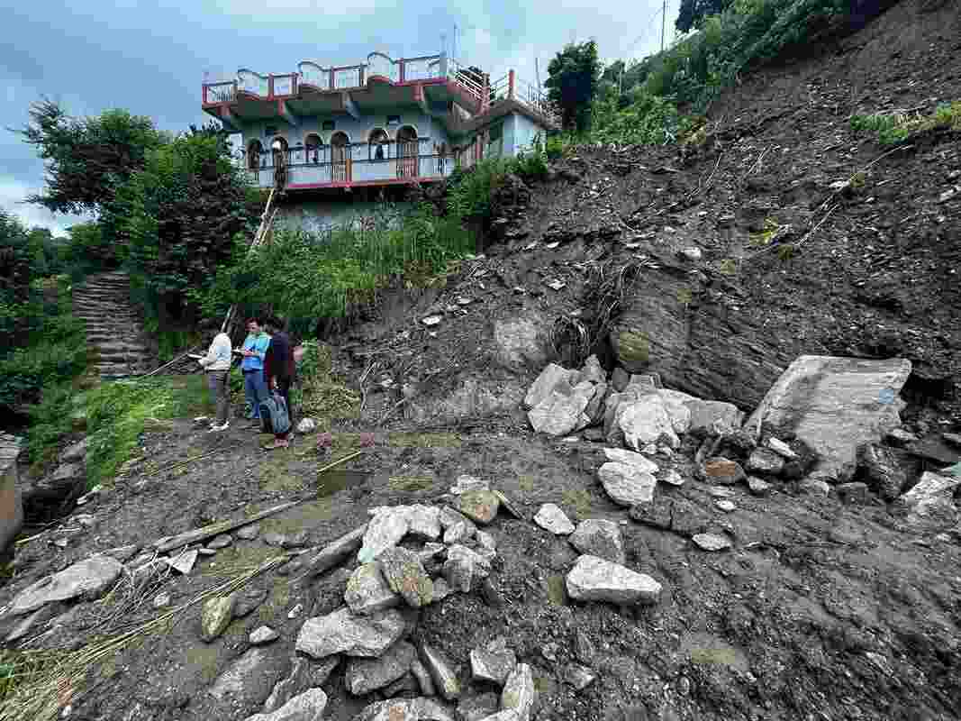 भू वैज्ञानिकों की टीम ने पौड़ी के आपदा प्रभावित क्षेत्रों का किया निरीक्षण