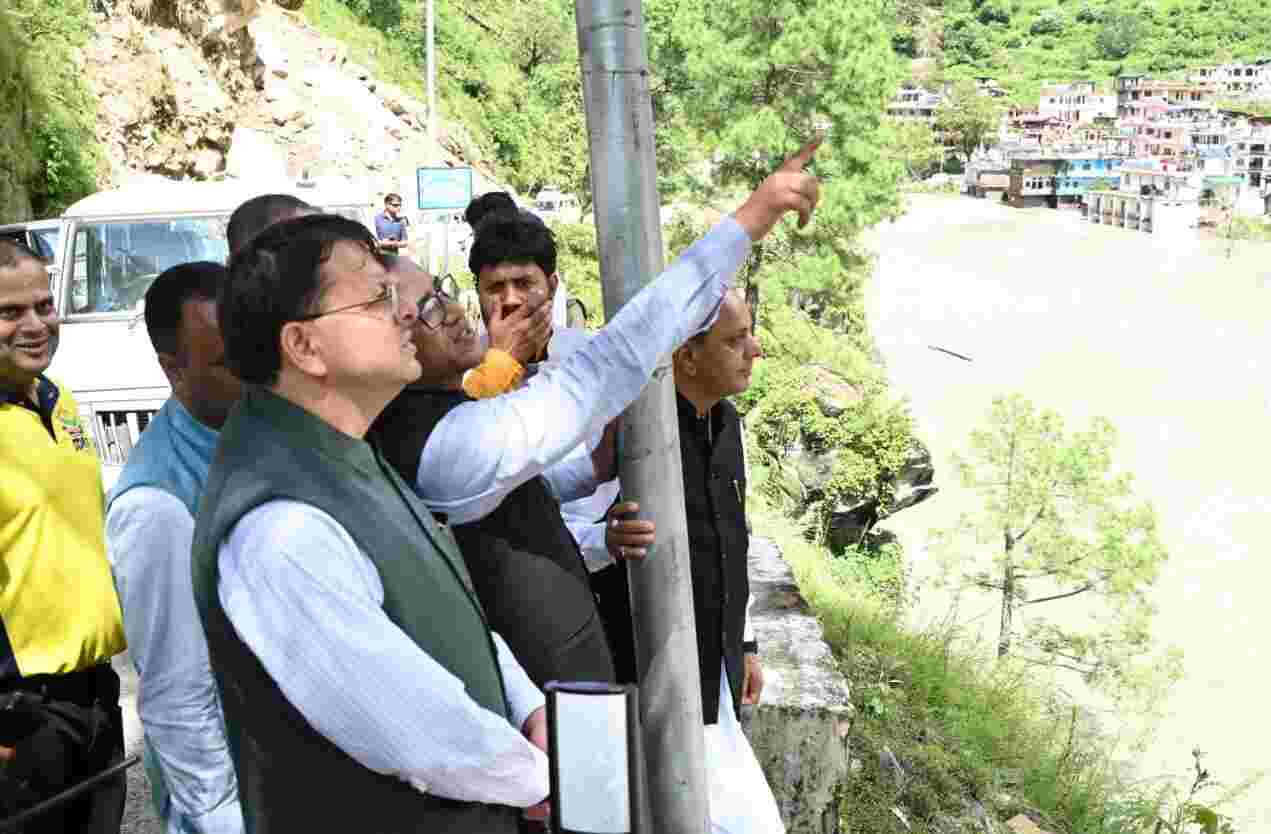 मुख्यमंत्री धामी ने स्यानाचट्टी में आपदा प्रभावित क्षेत्र का किया निरीक्षण