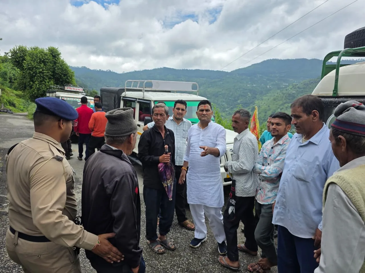 विधायक कैड़ा ने ओखलकांडा ब्लॉक का किया दौरा