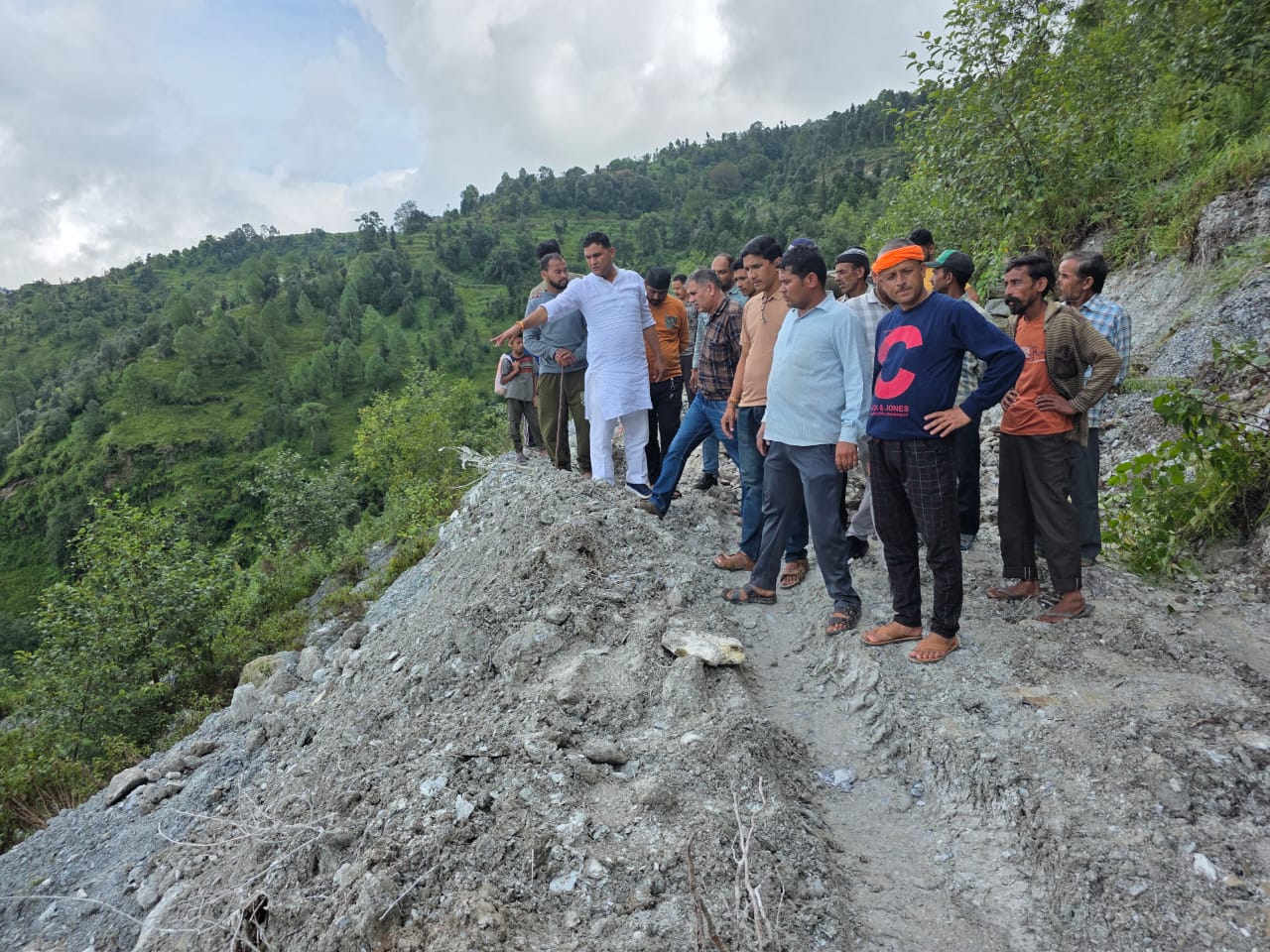 विधायक कैड़ा ने किया आपदा से क्षतिग्रस्त मोटर मार्गों का निरीक्षण, अधिकारियों को शीघ्र डीपीआर तैयार करने के निर्देश
