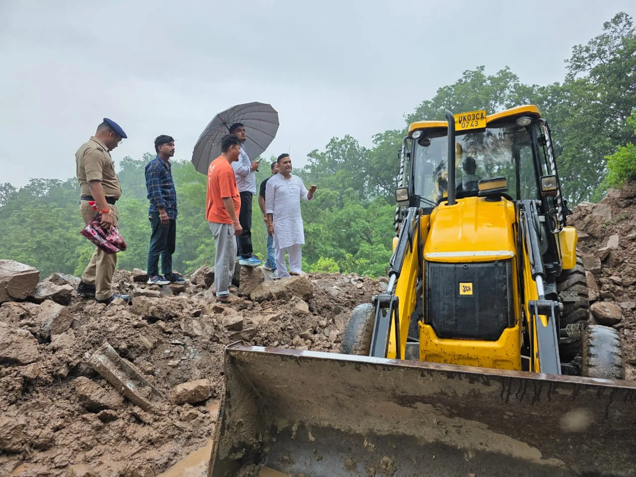 विधायक कैड़ा ने खड़े होकर खुलवाया काठगोदाम–हैड़ाखान क्षतिग्रस्त मार्ग