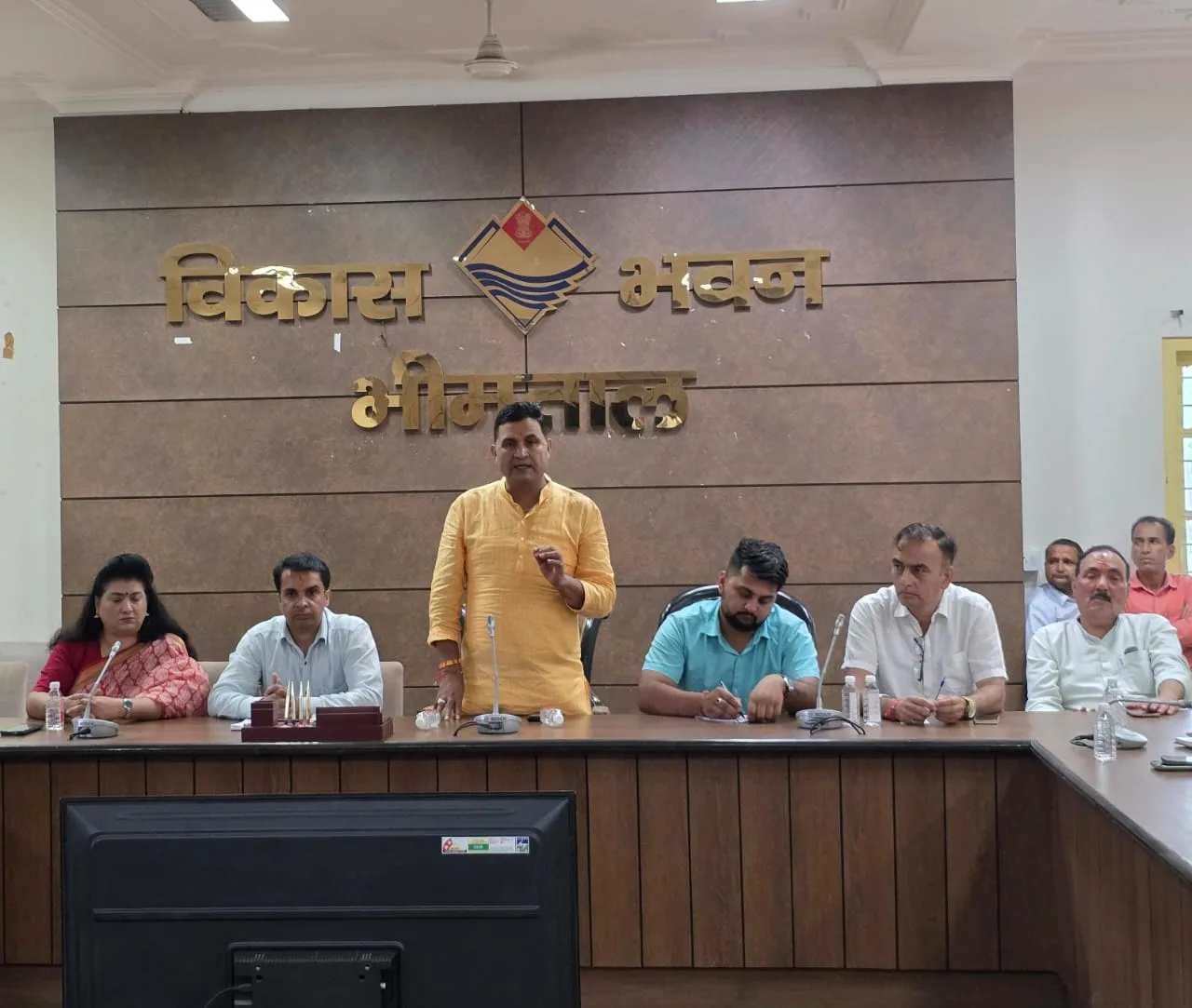 स्थानीय लोगों के नक्शा पास नहीं करने से नाराज हुए लोग