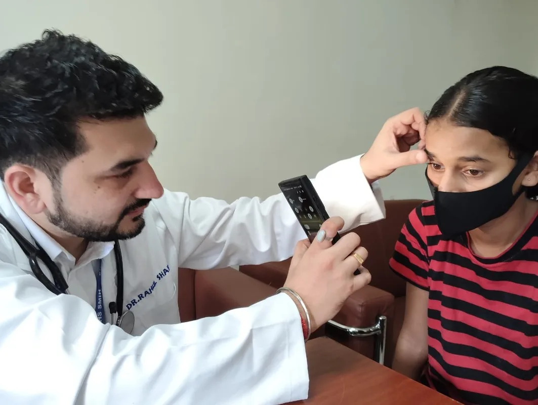 श्री महंत इन्दिरेश अस्पताल के फ्री हैल्थ कैम्प का एकलव्य माॅडल रेजीडेंशियल स्कूल के 202 छात्राओं और स्टाफ ने उठाया लाभ