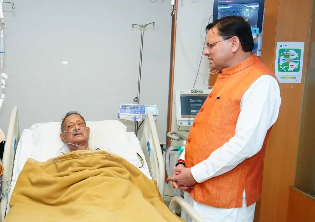 सीएम धामी ने मैक्स हॉस्पिटल में भर्ती पूर्व मुख्यमंत्री खंडूरी के स्वास्थ्य का हालचाल जाना