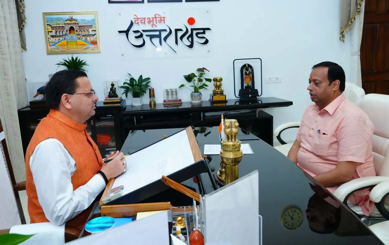 मुख्यमंत्री धामी से मिले बीकेटीसी अध्यक्ष हेमंत द्विवेदी, दूसरे चरण की चारधाम यात्रा की दी जानकारी