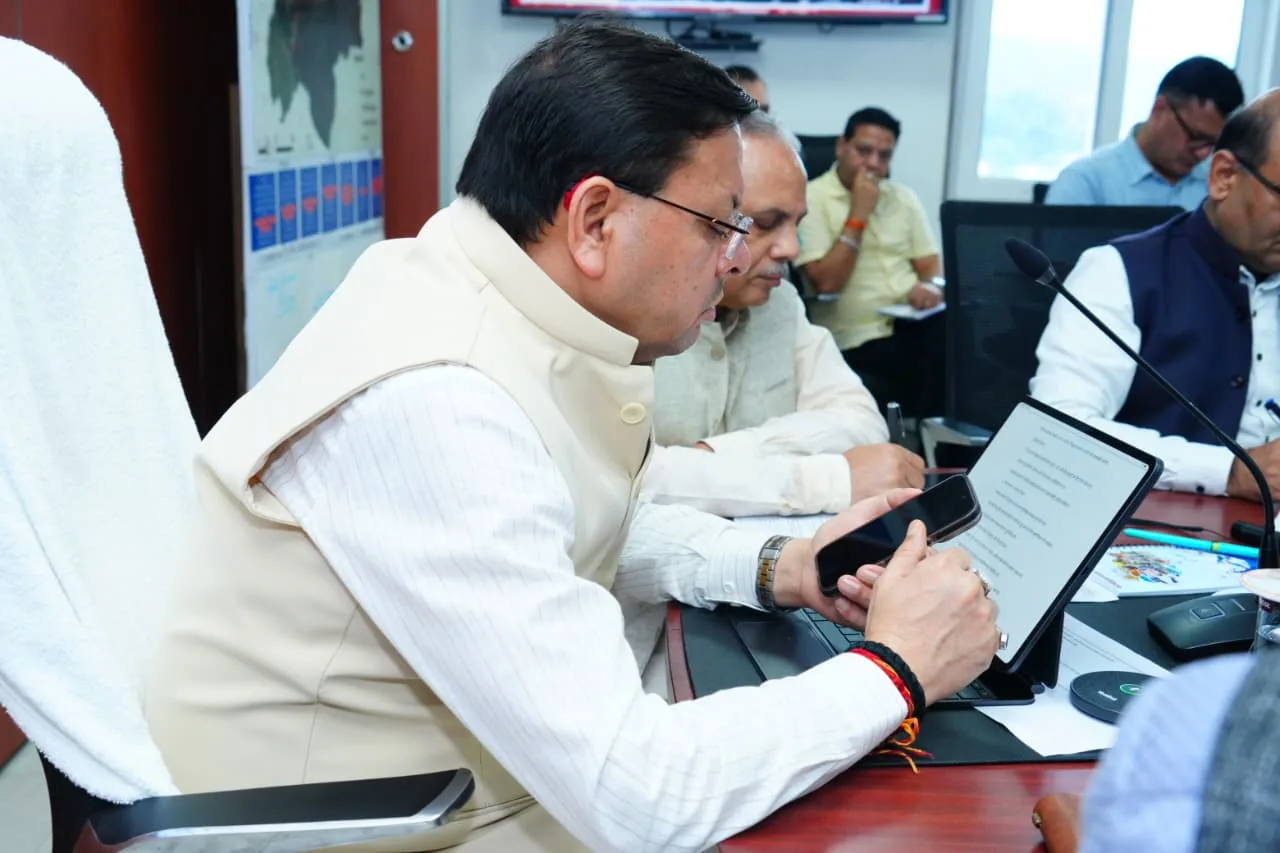 मुख्यमंत्री धामी ने राज्य आपदा परिचालन केंद्र से प्रदेशभर में अतिवृष्टि प्रभावित क्षेत्रों की समीक्षा की