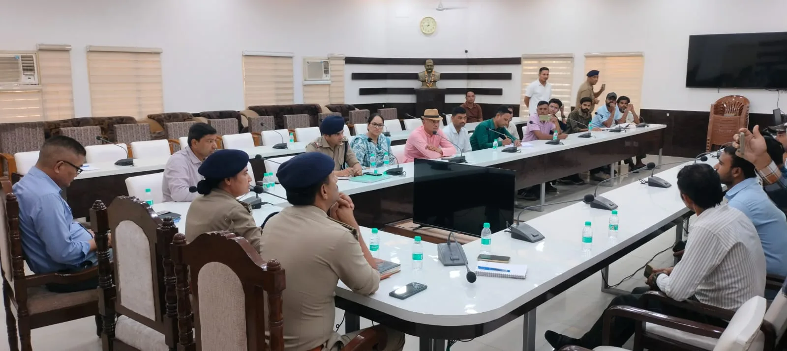 पेपर लीक प्रकरणः SIT ने हरिद्वार कलेक्ट्रेट में अभ्यर्थियों और कोचिंग संस्थान संचालकों से किया संवाद