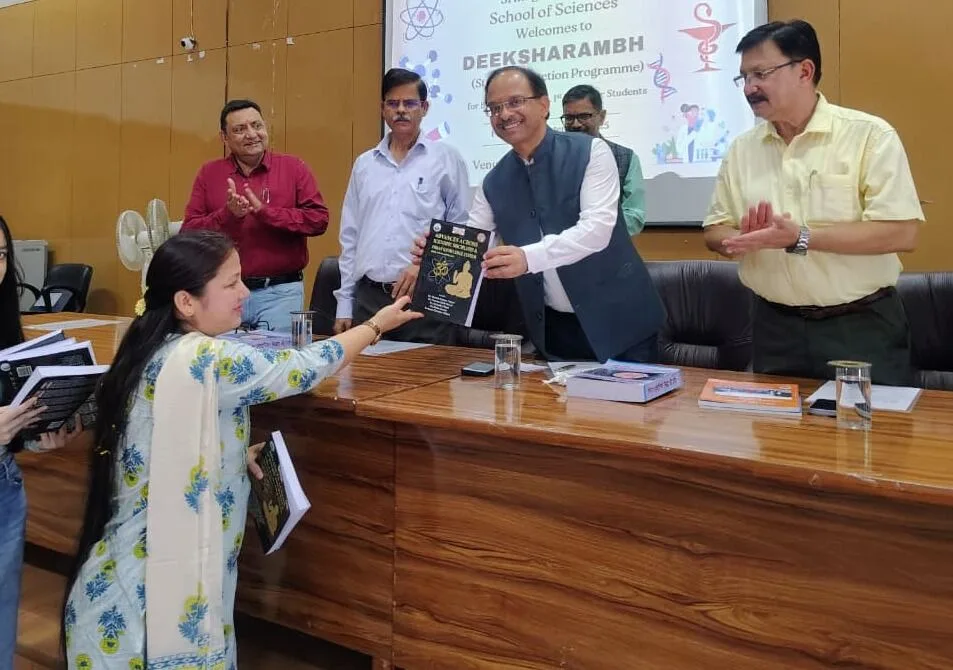 अवसरों का लाभ उठाकर शैक्षणिक और शोध कार्यों में उत्कृष्टता प्राप्त करें विद्यार्थी: प्रो. श्री प्रकाश सिंह