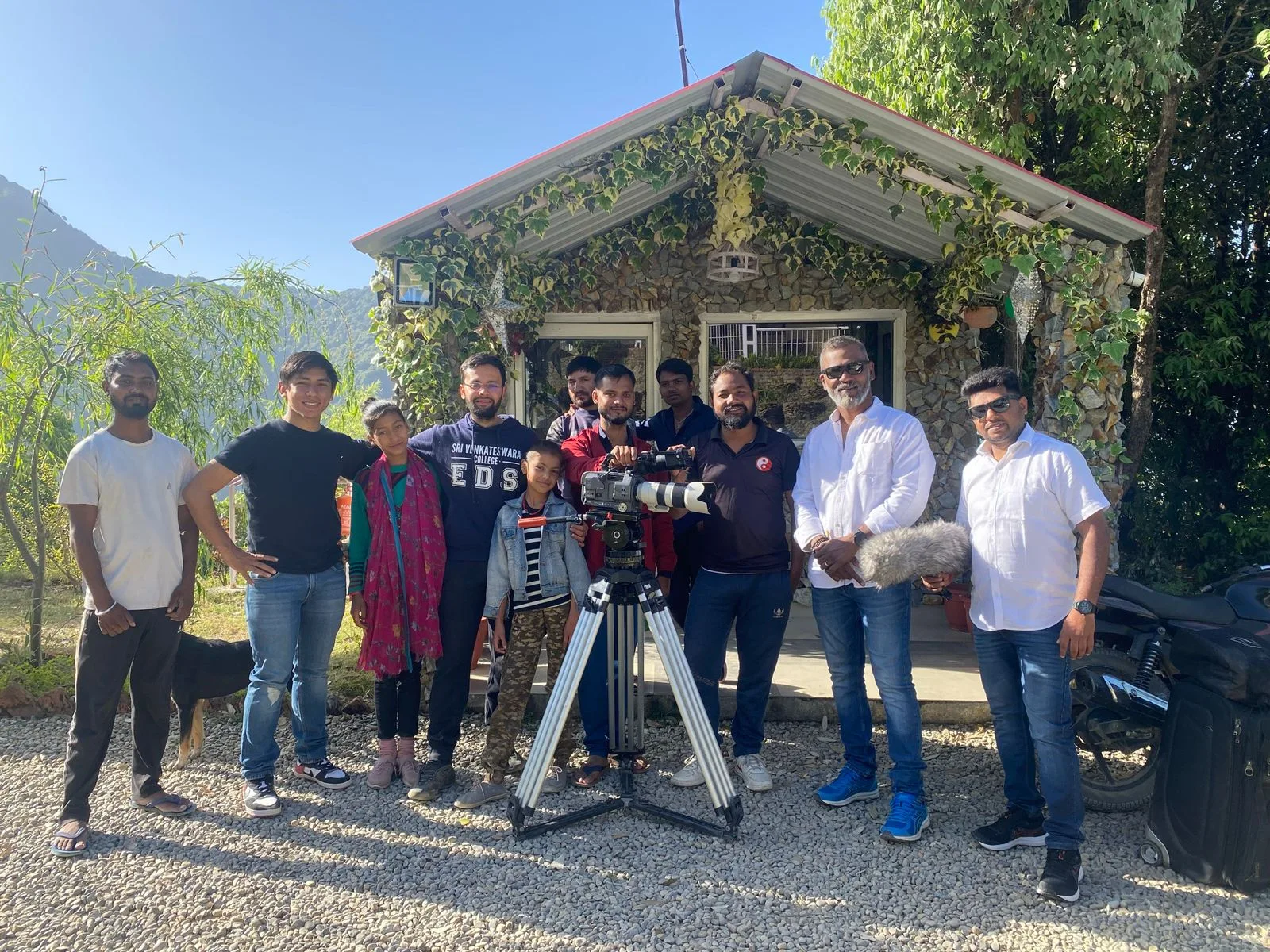 उत्तराखंड की मिट्टी से जन्मी संवेदनशील फ़िल्म ‘सड़क’, अब उपलब्ध हमारामूवी यूट्यूब चैनल पर