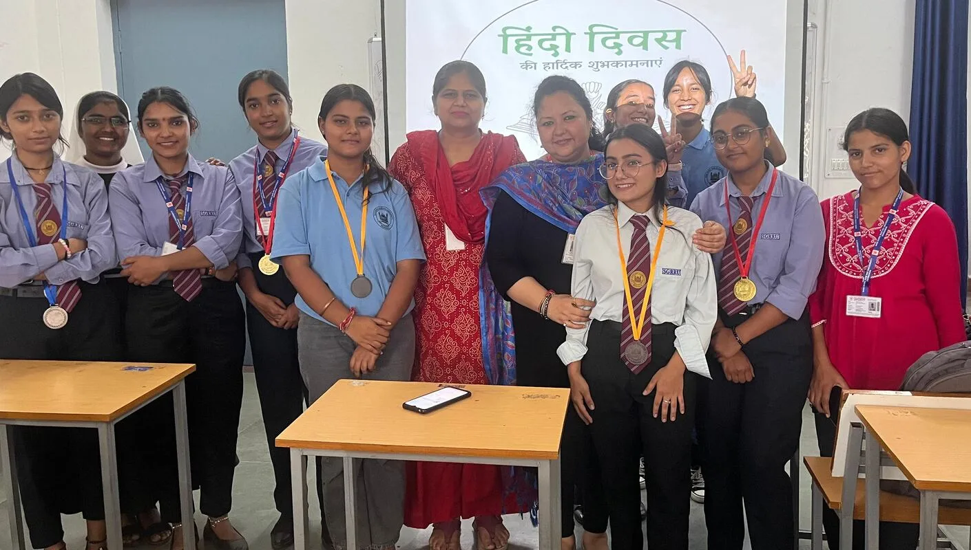 एसजीआरआरयू में हिंदी दिवस पर निबंध प्रतियोगिता में पूर्णिमा बंसल अव्वल 