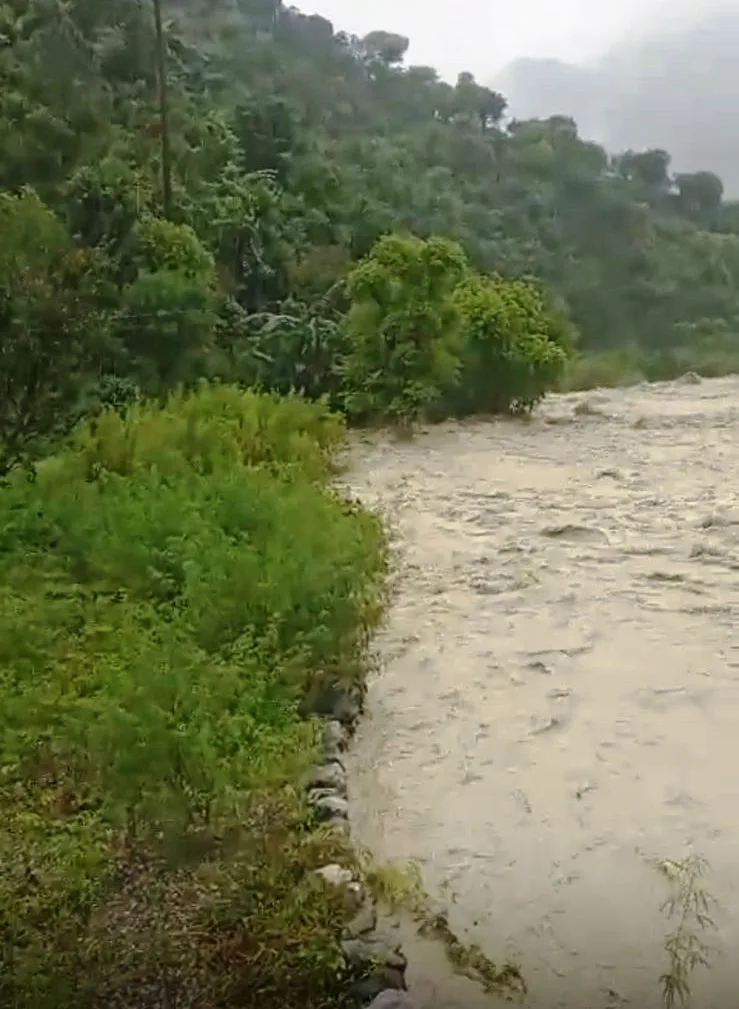 कलसा नदी के बहाव से बैड़ा तोक के खेत कटे, विस्थापन की उठी माँग