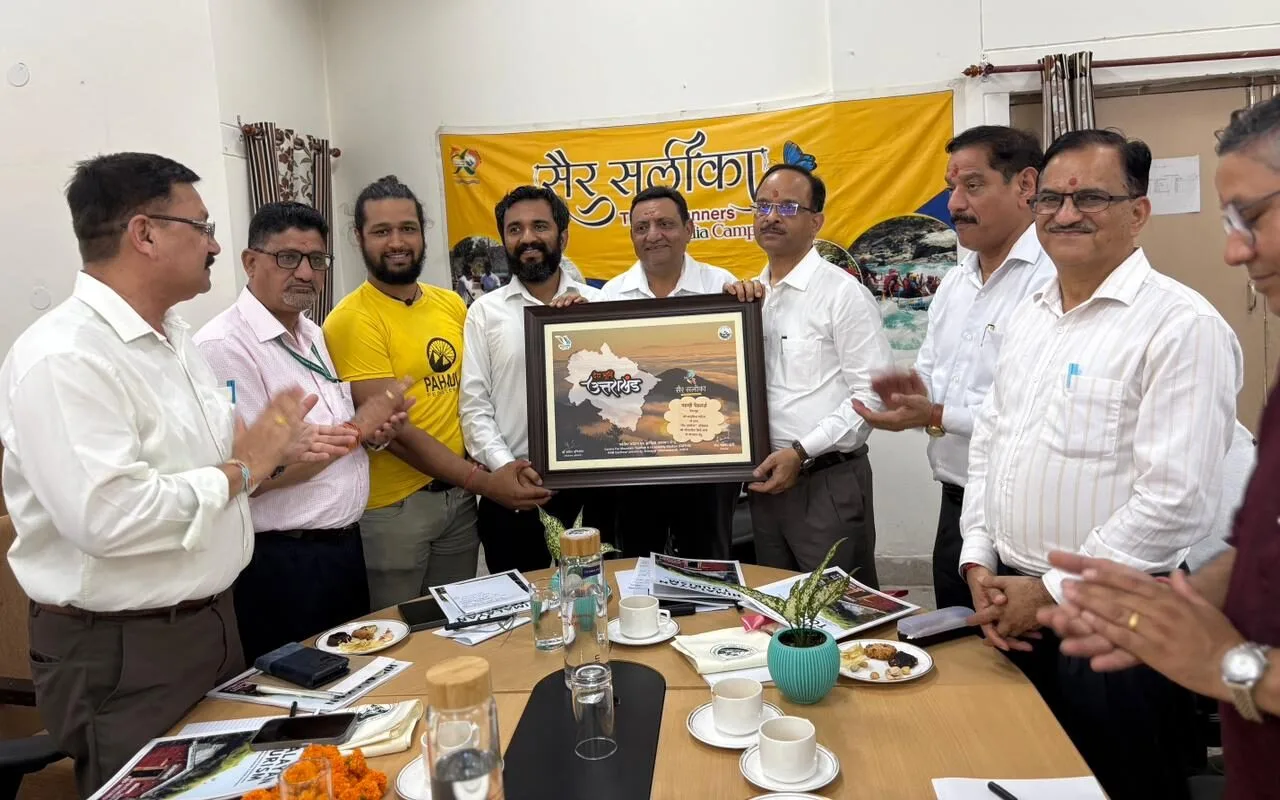 गढ़वाल विश्वविद्यालय के कुलपति ने पर्यटन उद्यमियों को प्रदान किया “सैर सलीका पुरस्कार”