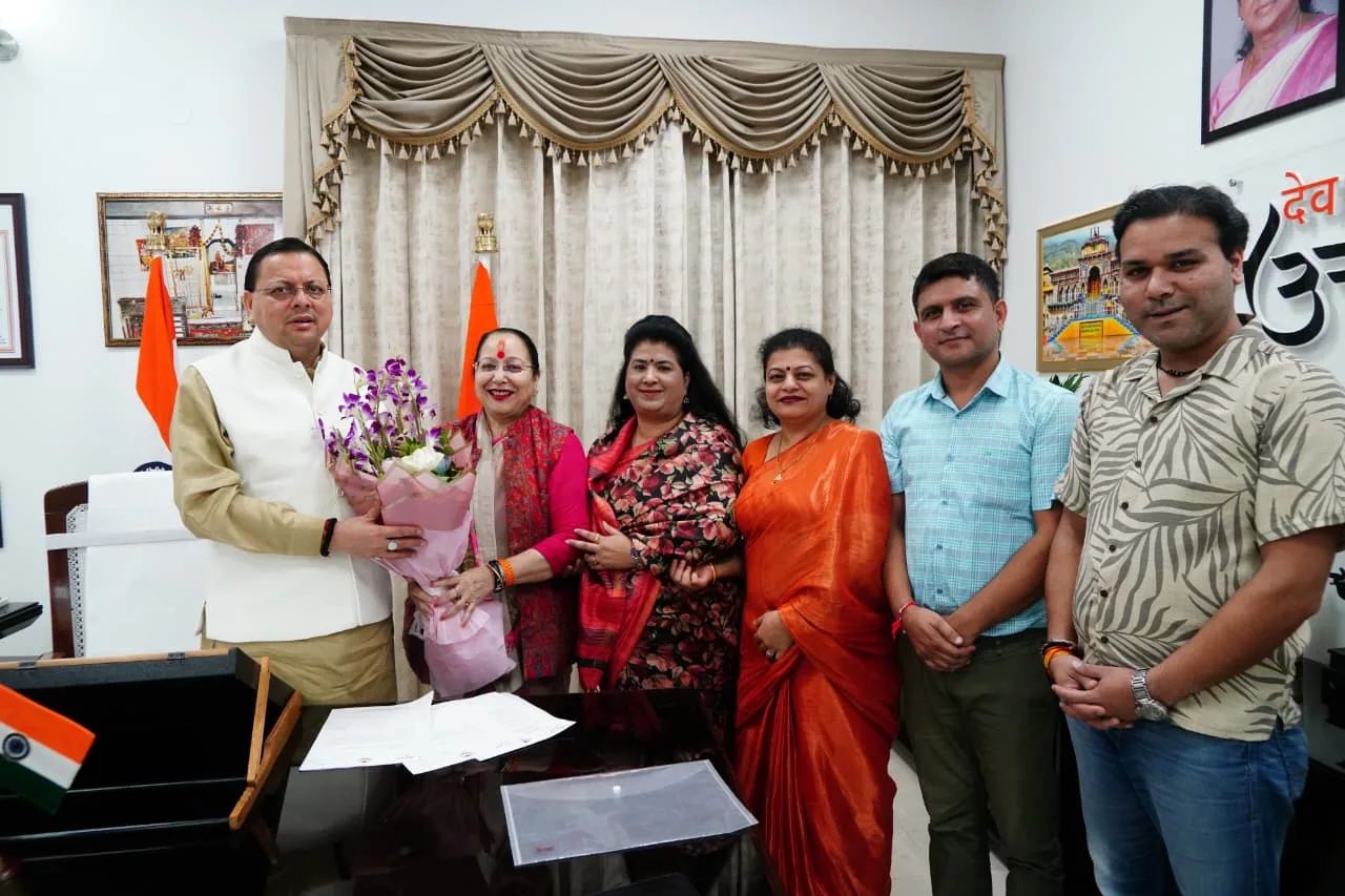 ग्रामीण क्षेत्रों को प्राधिकरण दायरे से बाहर करने की मांग, सरिता आर्या ने मुख्यमंत्री को सौंपा पत्र