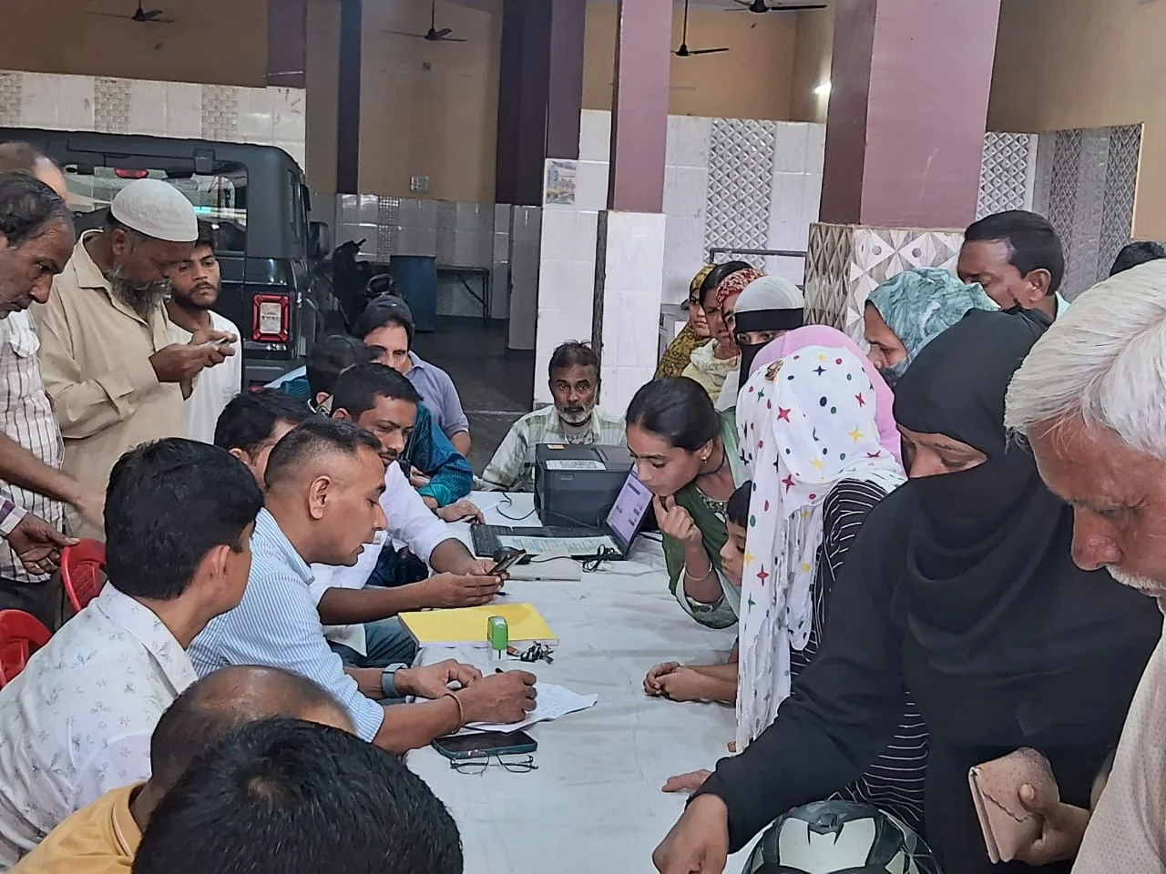 जिलाधिकारी के निर्देशन में वार्डवार जन सुविधा शिविर