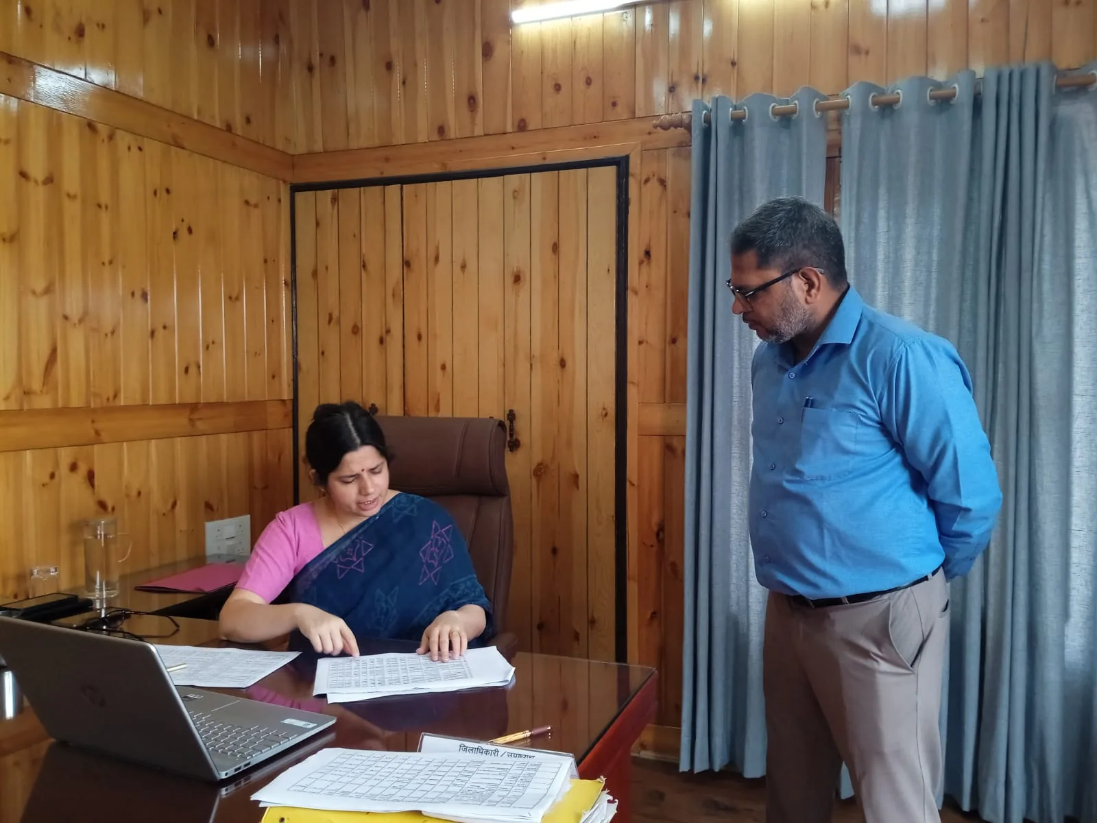 जिलाधिकारी ने किया विकास प्राधिकरण कार्यालय का निरीक्षण, दिए त्वरित निस्तारण के निर्देश