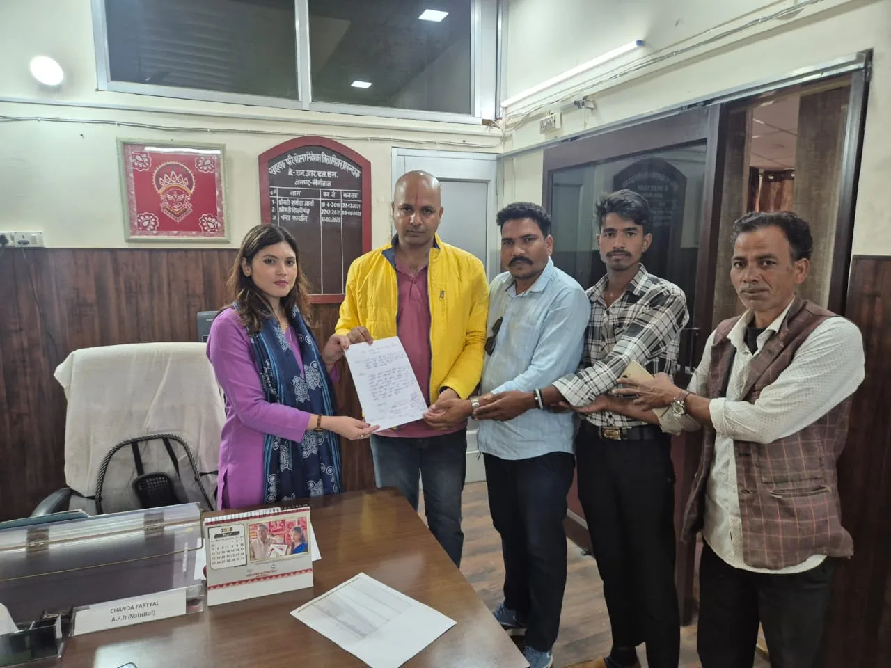 धारी ब्लॉक के तीन दूरस्थ गांवों को मॉडल विलेज बनाने की मांग, कांग्रेस नेता मनोज शर्मा ने सौंपा ज्ञापन