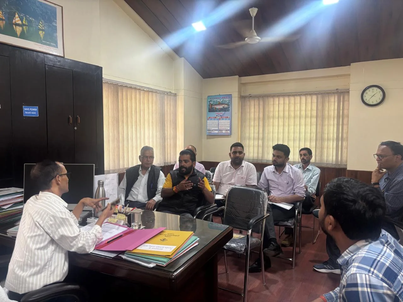 नगर क्षेत्र की जर्जर सड़कों के सुधार हेतु समीक्षा बैठक, त्वरित कार्रवाई के निर्देश