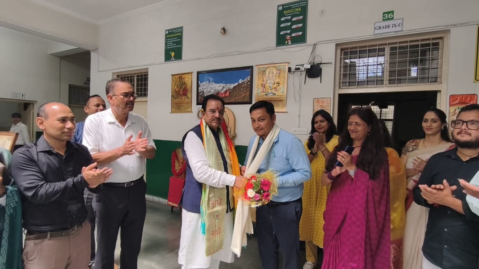 पूर्व केंद्रीय राज्य मंत्री अजय भट्ट ने शिक्षक दिवस पर किया शिक्षकों को सम्मानित