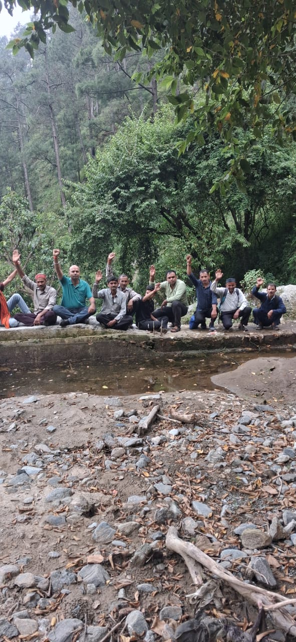 भीमताल विधानसभा के वरिष्ठ कांग्रेस नेता मनोज शर्मा ने किया देवनगर-पलड़ा डैम पर धरना प्रदर्शन, भ्रष्टाचार की गंभीर शिकायत की