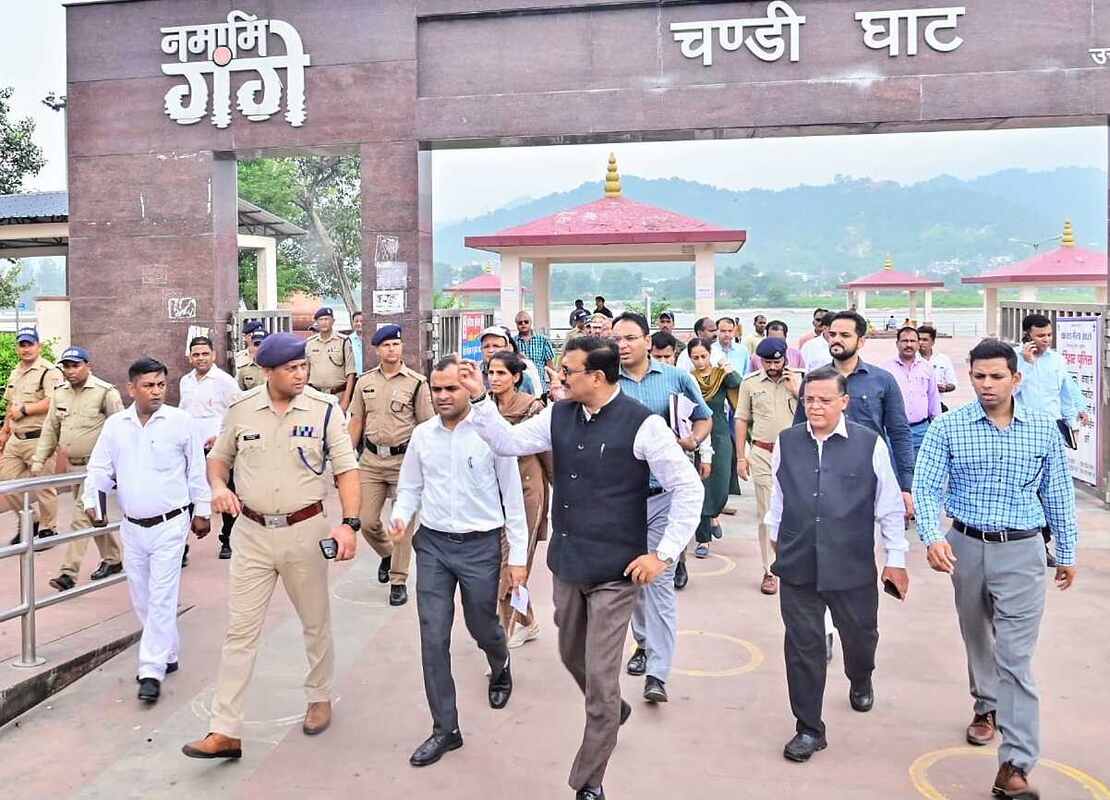 मुख्य सचिव आनंद बर्द्धन ने कुंभ मेले के लिए प्रस्तावित निर्माण कार्यों का स्थलीय किया निरीक्षण