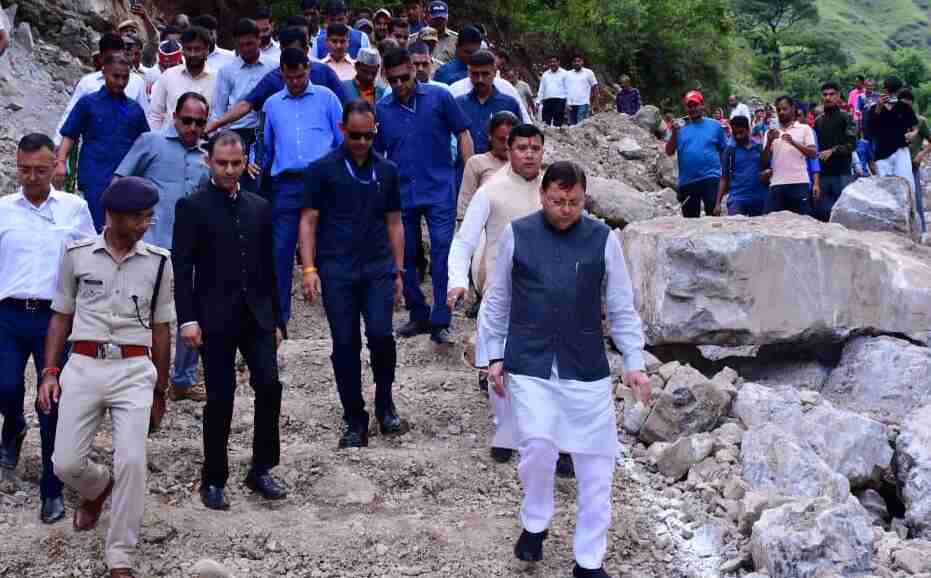मुख्यमंत्री धामी ने बागेश्वर के आपदा प्रभावित क्षेत्र पौंसरी में ग्रामीणों का हालचाल जाना