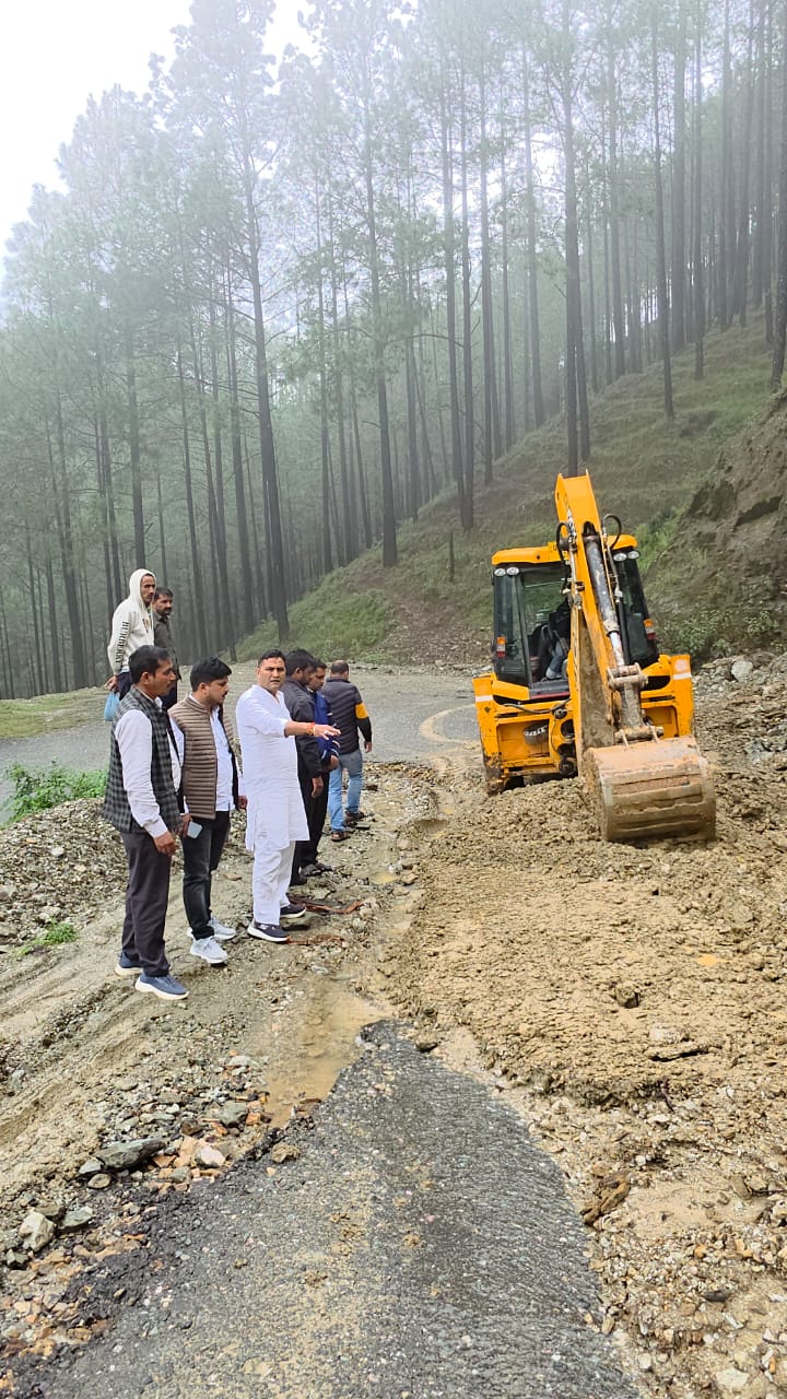 विधायक कैड़ा ने किया ओखलकांडा ब्लॉक का दौरा, सुनी ग्रामीणों की समस्याएँ