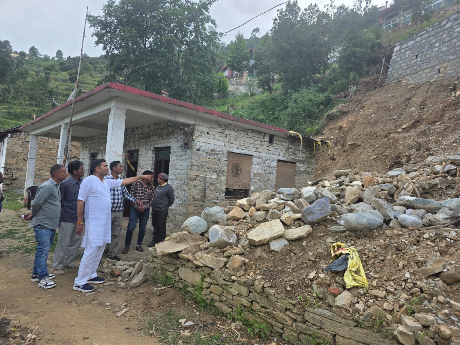 विधायक कैड़ा ने किया धारी ब्लॉक का दौरा, ग्रामीणों की समस्याएं सुनीं