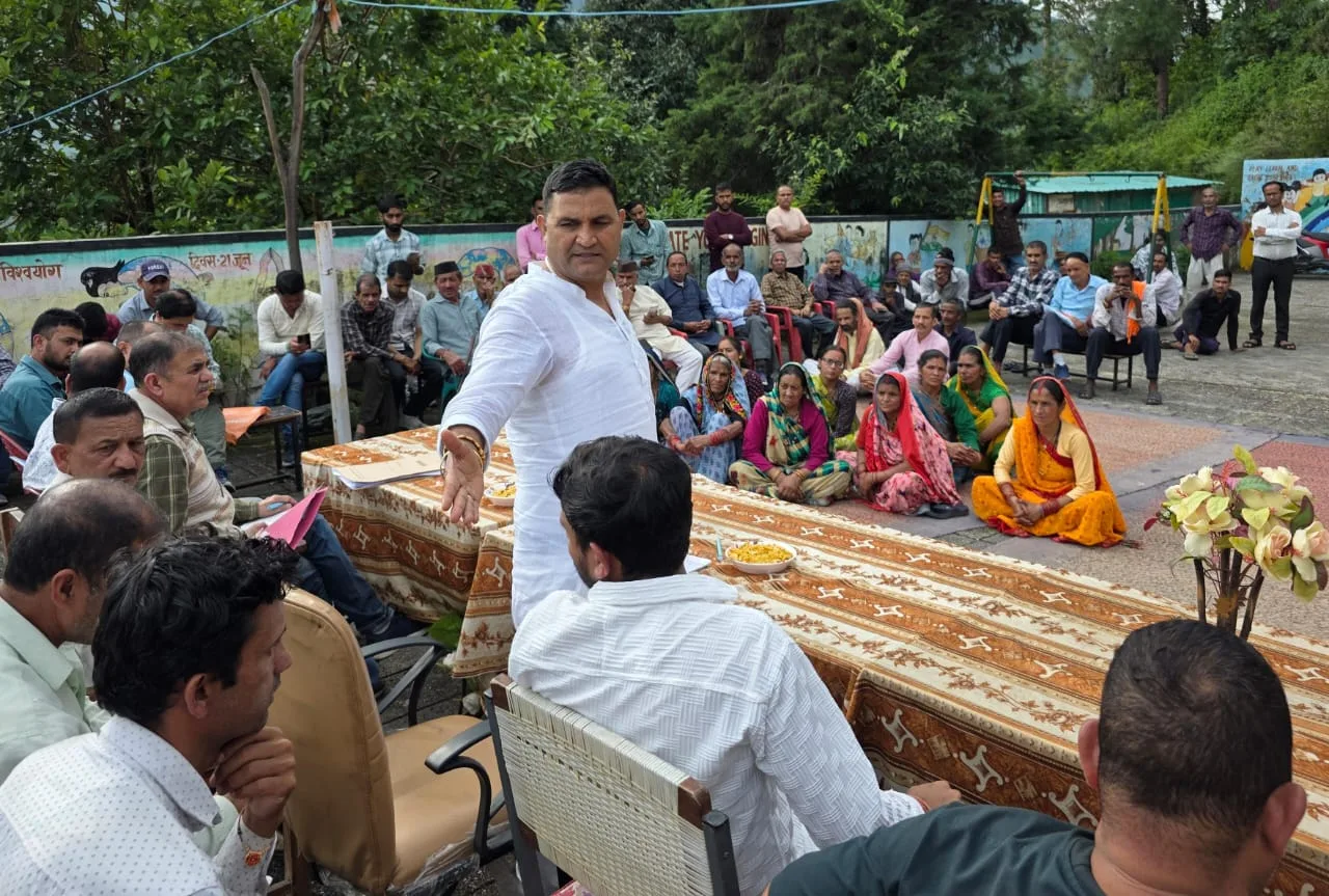 विधायक कैड़ा ने वन विभाग व पीडब्ल्यूडी अधिकारियों संग की बैठक