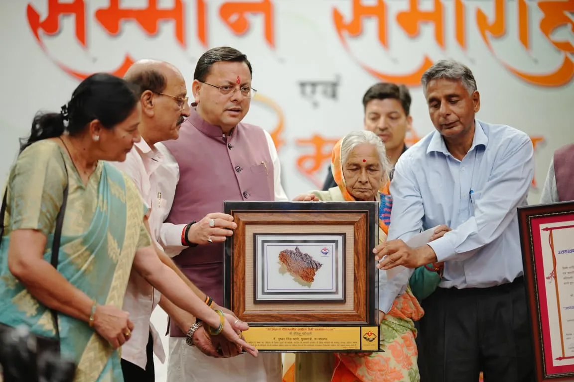 साहित्यकार शैलेश मटियानी, गिरीश तिवारी, शेरदा अनपढ़, हीरा सिंह राणा, सोमवारी लाल उनियाल व अतुल शर्मा उत्तराखंड दीर्घकालीन साहित्य सेवी सम्मान से सम्मानित