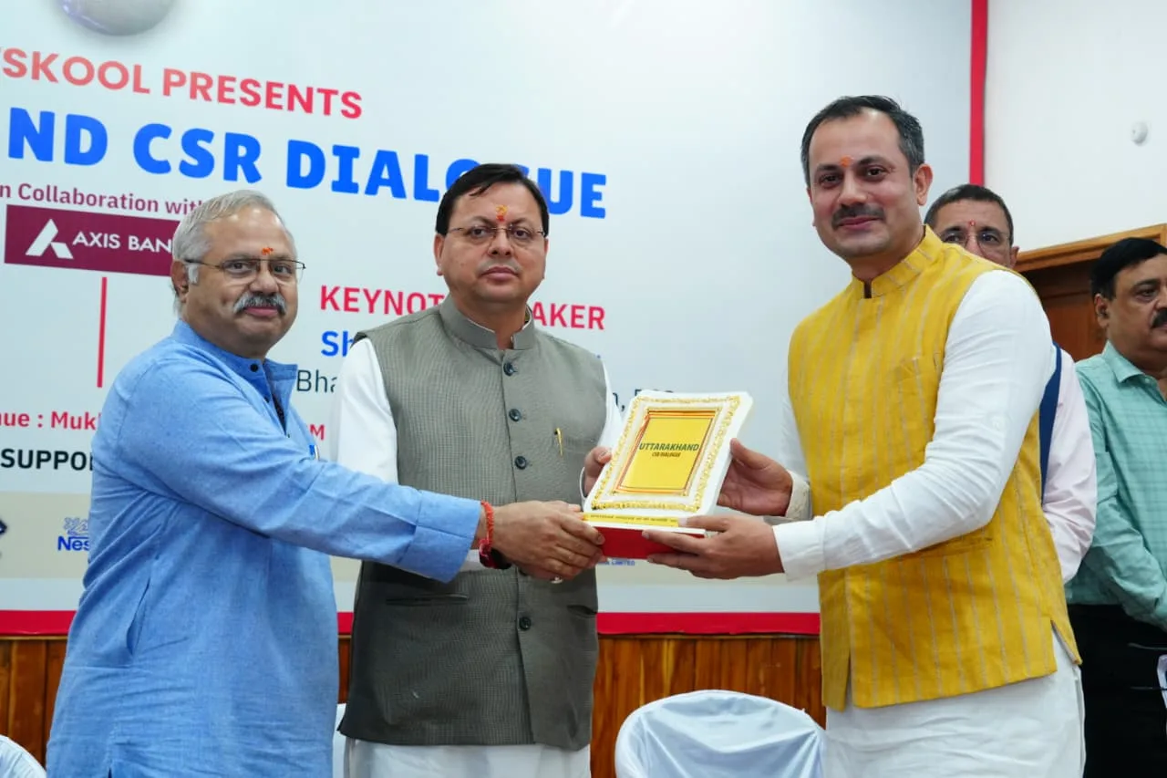 सीएम धामी ने मुख्यमंत्री आदर्श ग्राम सारकोट के प्राइमरी स्कूल में डिजिटल क्लासरूम का किया वर्चुअल शुभारंभ