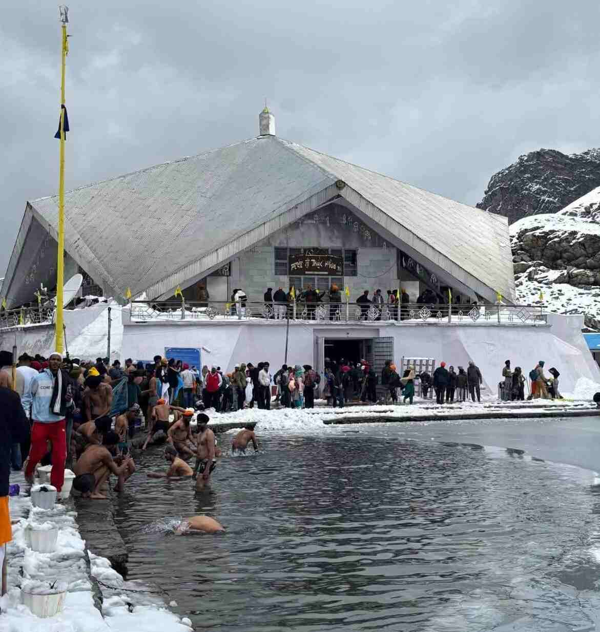 श्री हेमकुंट साहिब और श्री लोकपाल लक्ष्मण मंदिर के कपाट शीतकाल के लिए बंद