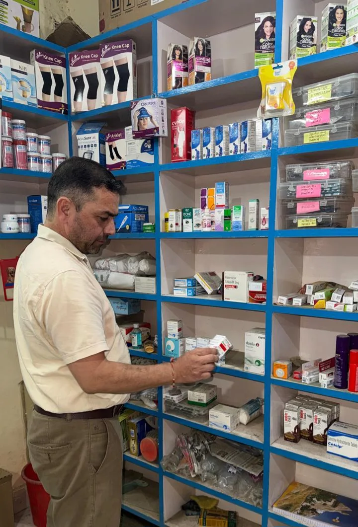 देहरादून, ऋषिकेश और जॉलीग्रांट और मेडिकल स्टोरों में FDA टीम के ताबड़तोड़ छापे, 11 नमूने जांच के लिए भेजे