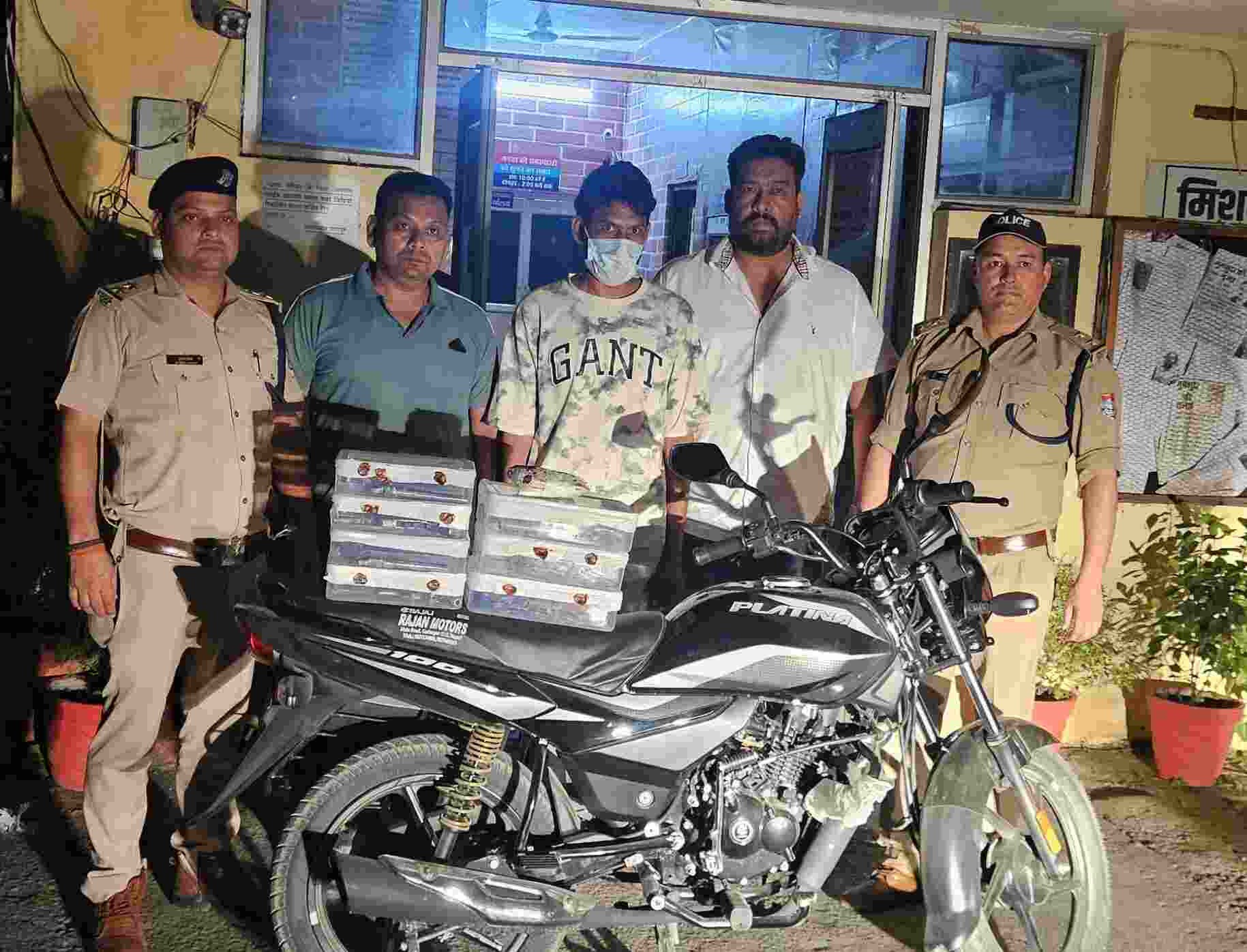 सात तमंचों के साथ अन्तर्राज्यीय हथियार तस्कर गिरफ्तार