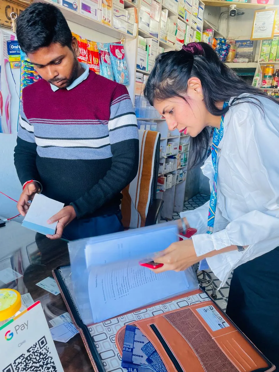 कफ सिरप बिक्री पर सख्त निगरानी, 350 से अधिक सैंपल लिए गए, दर्जनों मेडिकल स्टोर्स के लाइसेंस रद्द