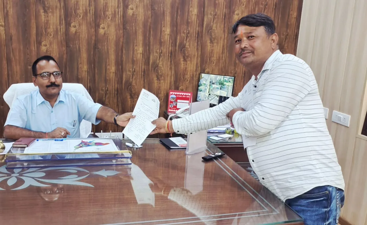 कुकना क्षेत्र की जनसमस्याओं को लेकर जिलाधिकारी को सौंपा ज्ञापन