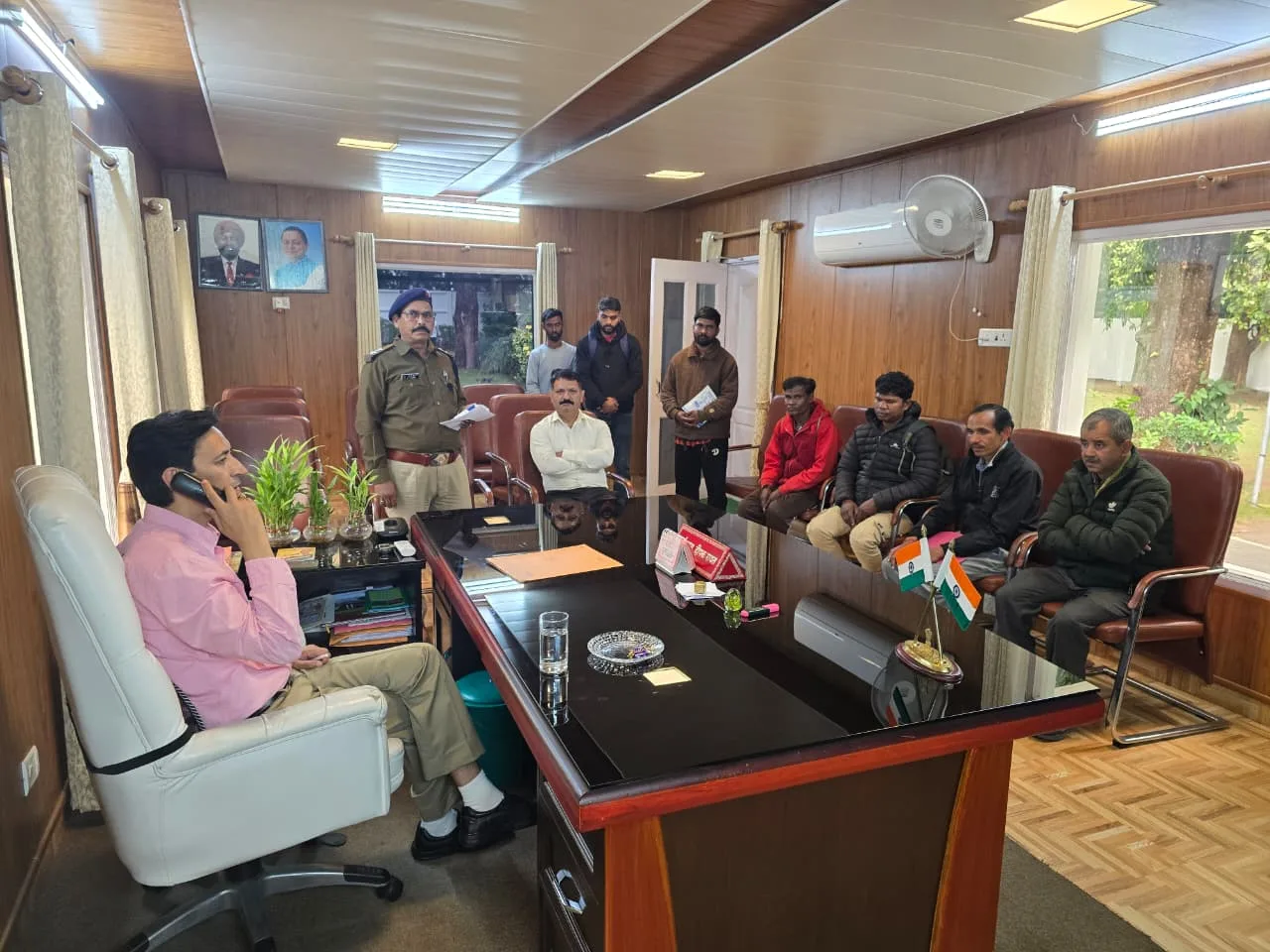 कुमाऊं आयुक्त दीपक रावत ने बिना लाइट वाले ई-रिक्शा चालकों पर की सख्त कार्रवाई